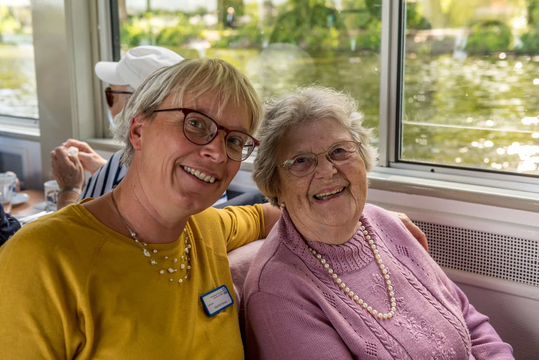 Pflegehilfskraft (m/w/d) mit einer Mindestqualifikation zur Erbringung von Leistungen nach LG 1 und LG 2 für den Spätdienst oder am Wochenende in geringfügiger Beschäftigung - Arbeiten auf Augenhöhe! Essen - Diakoniestation Essen Team West - Pflegia