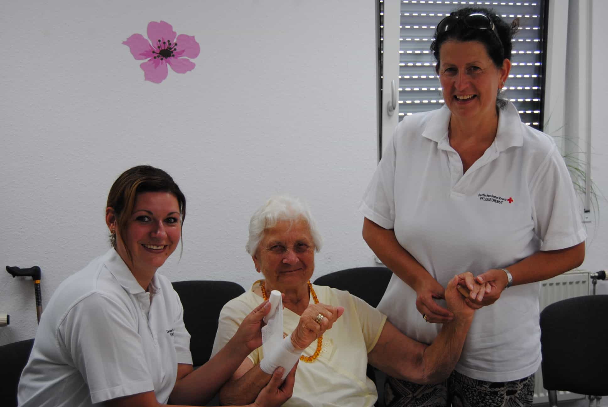 Gelernte Pflegehilfskraft (m/w/d) in Teilzeit (30%-90%) oder geringfügiger Beschäftigung - Starten Sie mit uns zusammen durch!  - DRK Wolfach Sozialstation - Pflegia