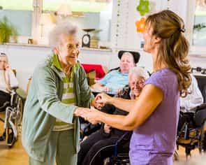 Pflegfachkraft (m/w/d) für den Tagesdienst - Offen und individuell arbeiten! Lübeck - CURA Seniorencentrum Lübeck GmbH - Pflegia