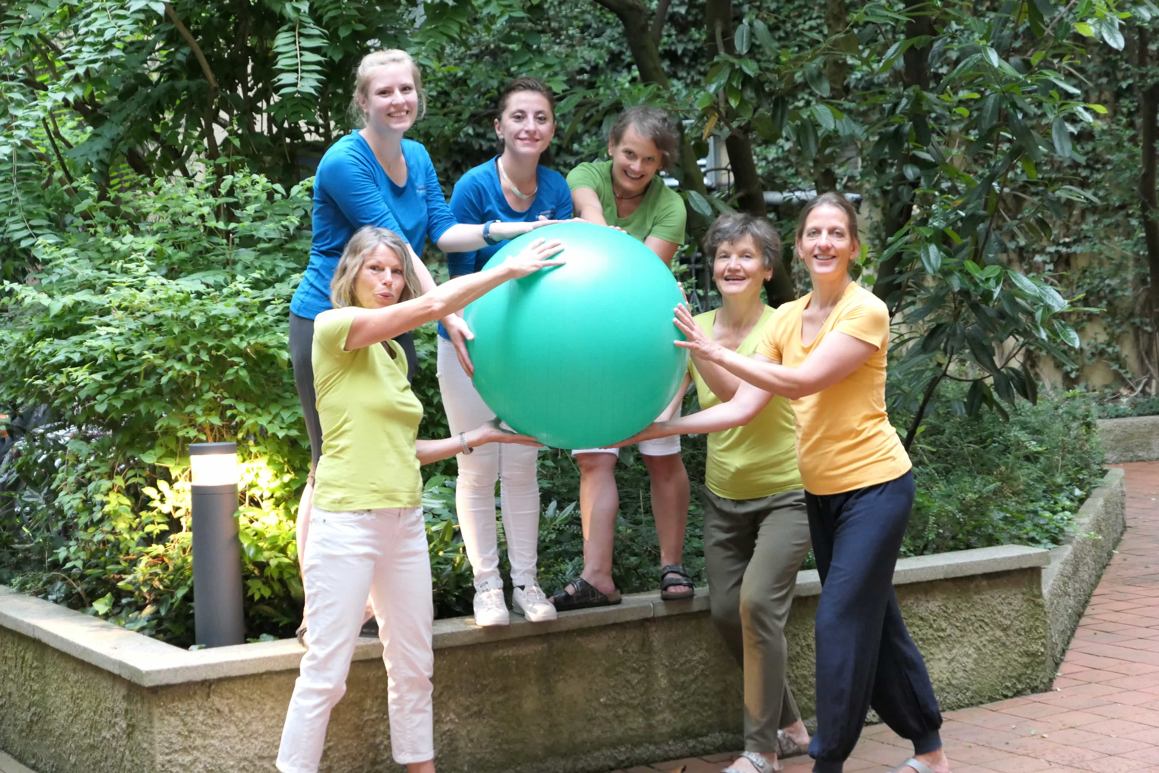 Physiotherapeut:in (m/w/d) –  Therapie von besonderer Güte! München - Praxis im Innenhof - Pflegia