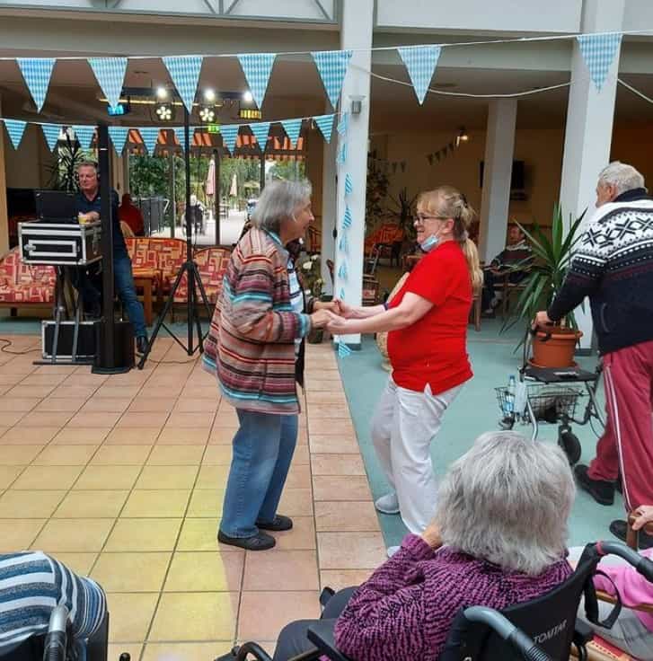 Pflegefachkraft (m/w/d) als Dauernachtwache - Dein Arbeitsplatz in einer familiären Arbeitsatmosphäre! Neuruppin - EMVIA Seniorenwohnpark Neuruppin - Pflegia