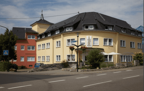 Pflegefachkraft (m/w/d) - Sicherheit eines großen Trägers und interessante berufliche Perspektiven warten auf Dich! - Seniorenheim St. Josef in Eppelborn - Pflegia