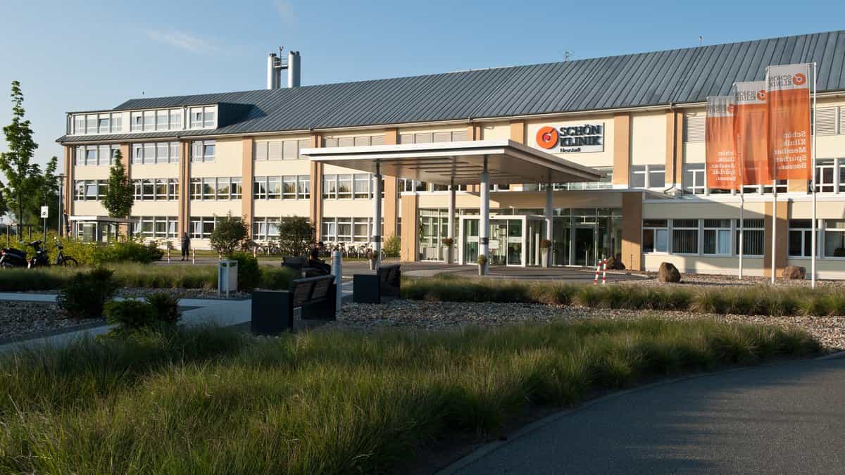 Krankenpflegehelfer:in (m/w/d) Patient:innentransport  - Wir fördern Sie! Neustadt in Holstein - Schön Klinik Neustadt - Pflegia