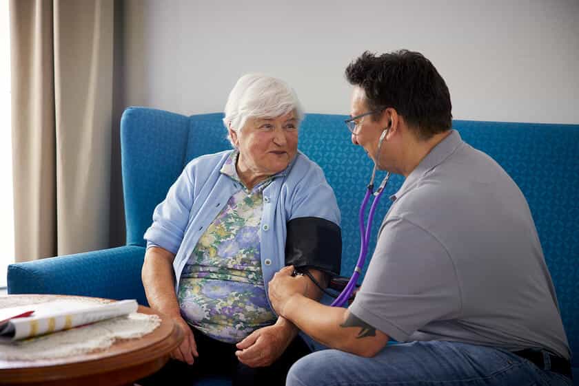 Gelernte Pflegehilfskraft (m/w/d) – Ihr neuer Arbeitsplatz in einem Team, auf das Sie zählen können! Würzburg - Johanniter Sozialstation Würzburg - Pflegia