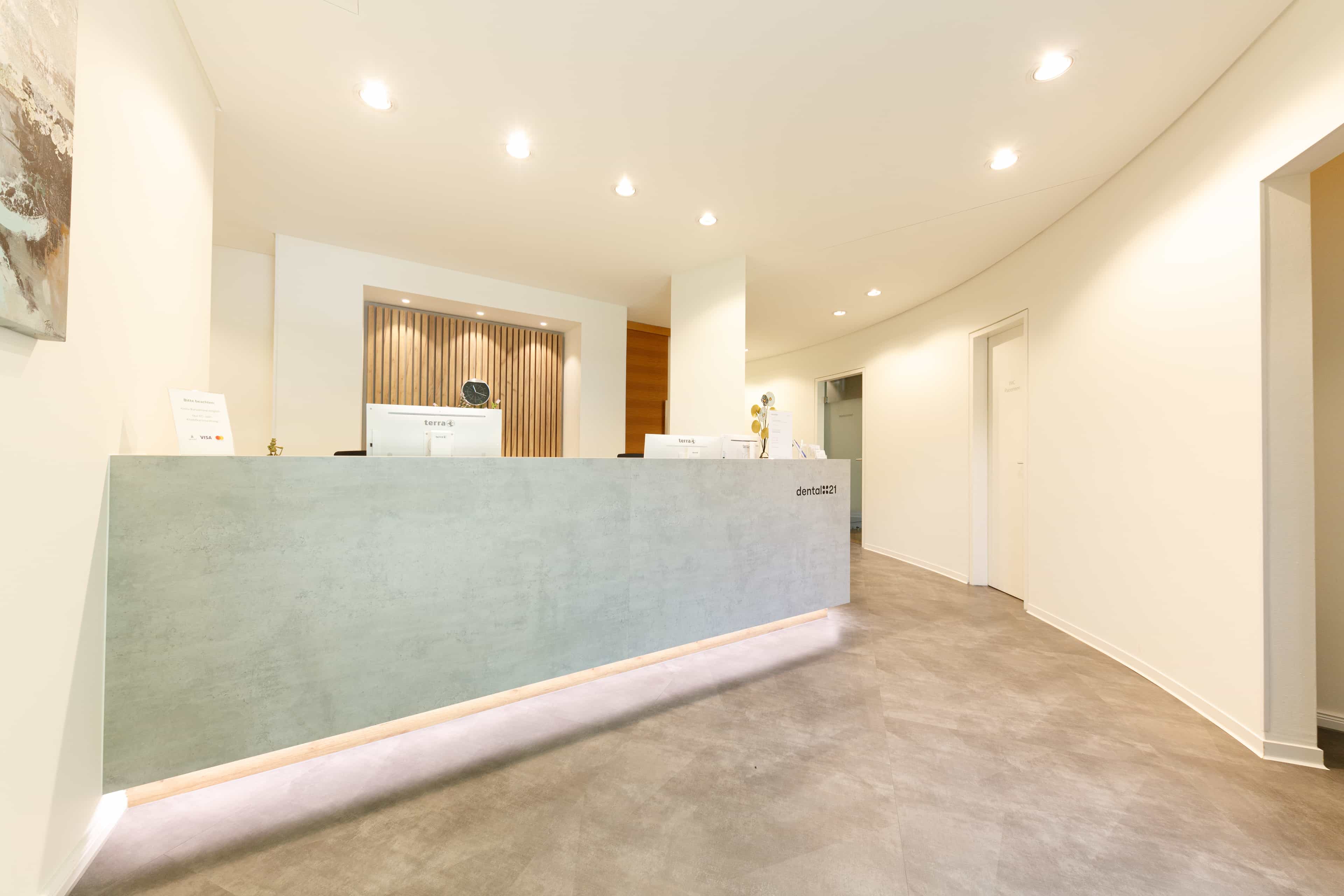 Zahnmedizinische:r Fachangestellte:r (m/w/d) - Werden Sie Teil des Teams! -  Dental21 Bramfeld - Pflegia