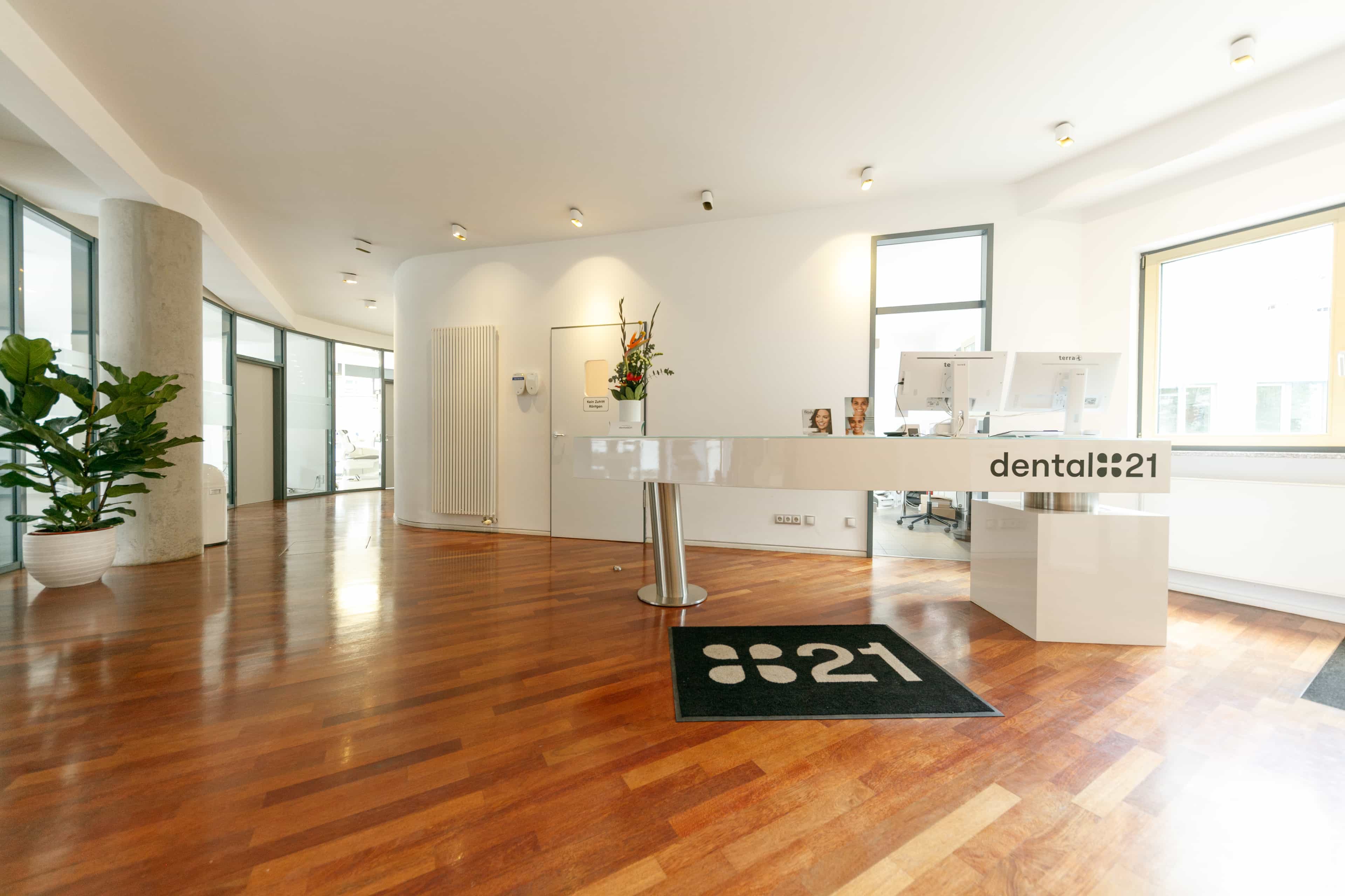 Zahnmedizinische:r Fachangestellte:r (m/w/d) - Werden Sie Teil des Teams! -  Dental21 Hamburg Sternschanze - Pflegia