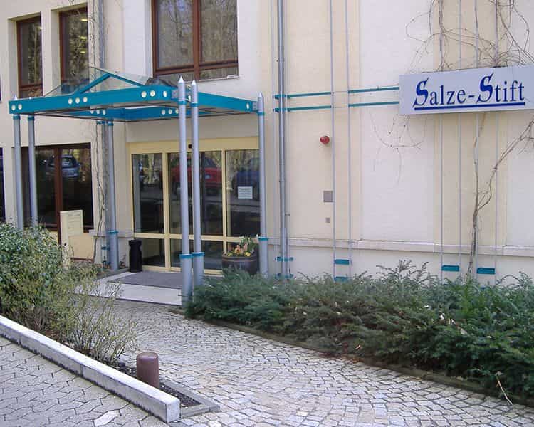 Gelernte Pflegehilfskraft (m/w/d) - ein herzliches, aufgeschlossenes Team wartet auf Dich! Bad Salzuflen - Wohn- und Pflegeheim Salze-Stift - Pflegia