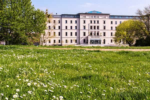 Pflegefachkraft (m/w/d) - Werden Sie unser:e Held:in! Magdeburg - Vitanas Demenz Centrum Am Schleinufer - Pflegia