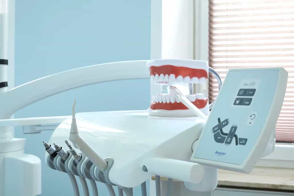 Zahnmedizinische:r Fachangestellte:r (m/w/) mit Röntgenschein - Starte mit uns in die Zukunft! Berlin - DENTISTS – Zahnärzte in der Rochstraße - Cinderella Kolarikal - Pflegia