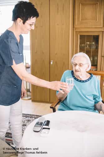 Gelernte Pflegehilfskraft (m/w/d) - Wir fördern Deine Karriere! Wiesbaden - Häusliche Kranken- und Seniorenpflege Thomas Rehbein in Wiesbaden - Pflegia