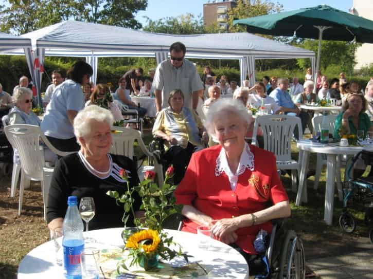 Pflegefachkraft (m/w/d) im Nachtdienst in Teilzeit - Bringe Deinen Beruf und Dein Privatleben in Einklang! - Altenpflegeheim Martin-Niemöller-Haus - Pflegia