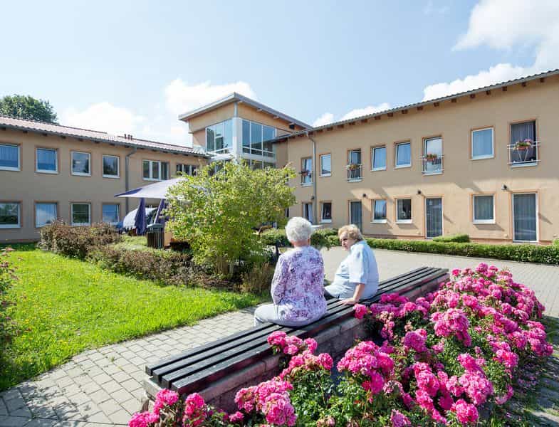 Gelernte Pflegehilfskraft (m/w/d) - Tolles Team in schöner Umgebung sucht nach neuen Mitarbeitenden Burkhardtsdorf - Cura Seniorencentrum Meinersdorf - Pflegia