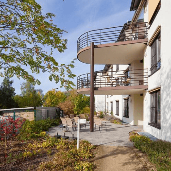 Pflegefachkraft (w/m/d) - Eine faire Vergütung und ein unbefristeter Arbeitsplatz warten auf Dich! Leipzig - KATHARINENHOF AM LUNAPARK - Pflegia