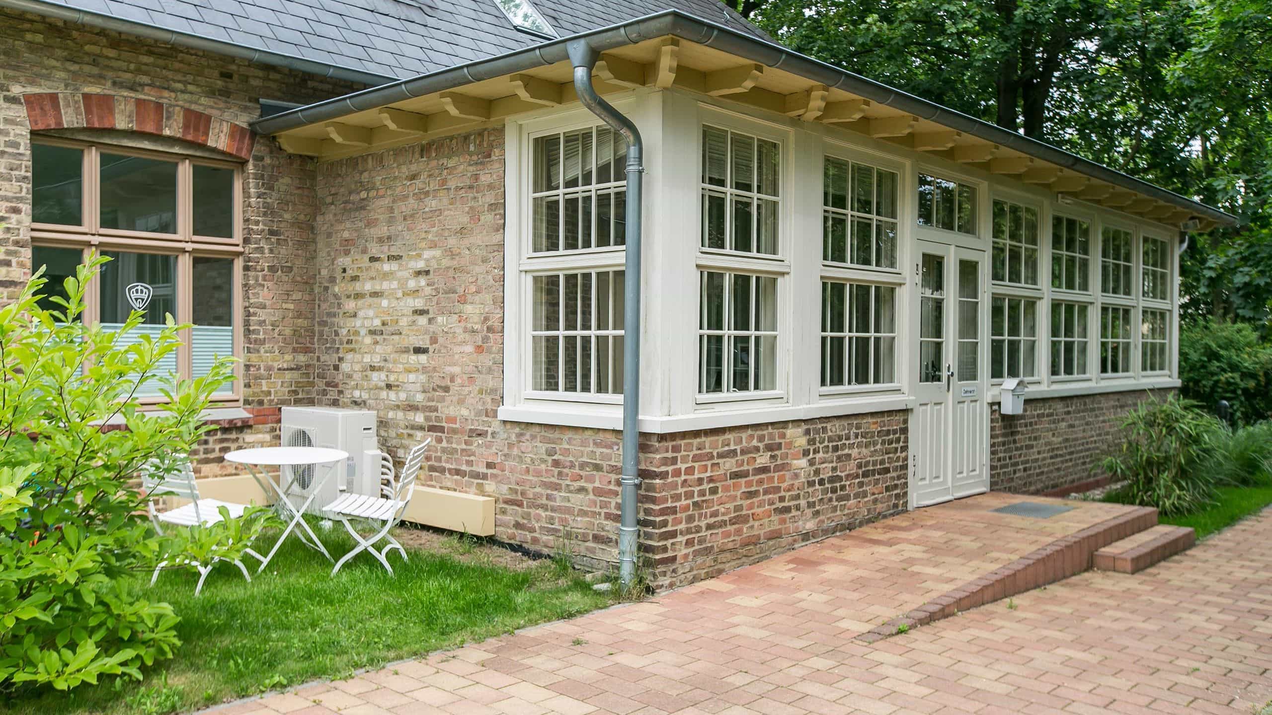 Zahnmedizinische:r Fachangestellte:r (m/w/d) Assistenz - Kommen Sie ins Team! Potsdam - Zahnarztpraxis am Krongut | ZA Augsten & Kollegen - Pflegia