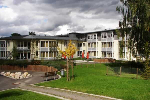 Pflegefachkraft (m/w/d) - Zusammen stark sein!  Weil im Schönbuch - Stiftung Liebenau Haus der Pflege Martinus - Pflegia