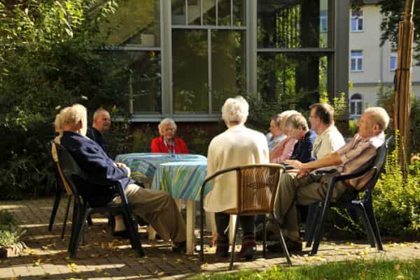 Gelernte Pflegehilfskraft (w/m/d) - Unser Team freut sich auf Ihre Unterstützung!  Erfurt - Seniorenvilla im Dichterviertel - Pflegia