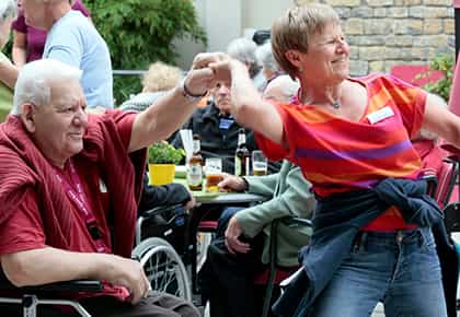 Gelernte Pflegehilfskraft (m/w/d) - Teamplayer:in mit Herz gesucht! Lippstadt - Evangelisches Seniorenzentrum von Bodelschwingh - Pflegia