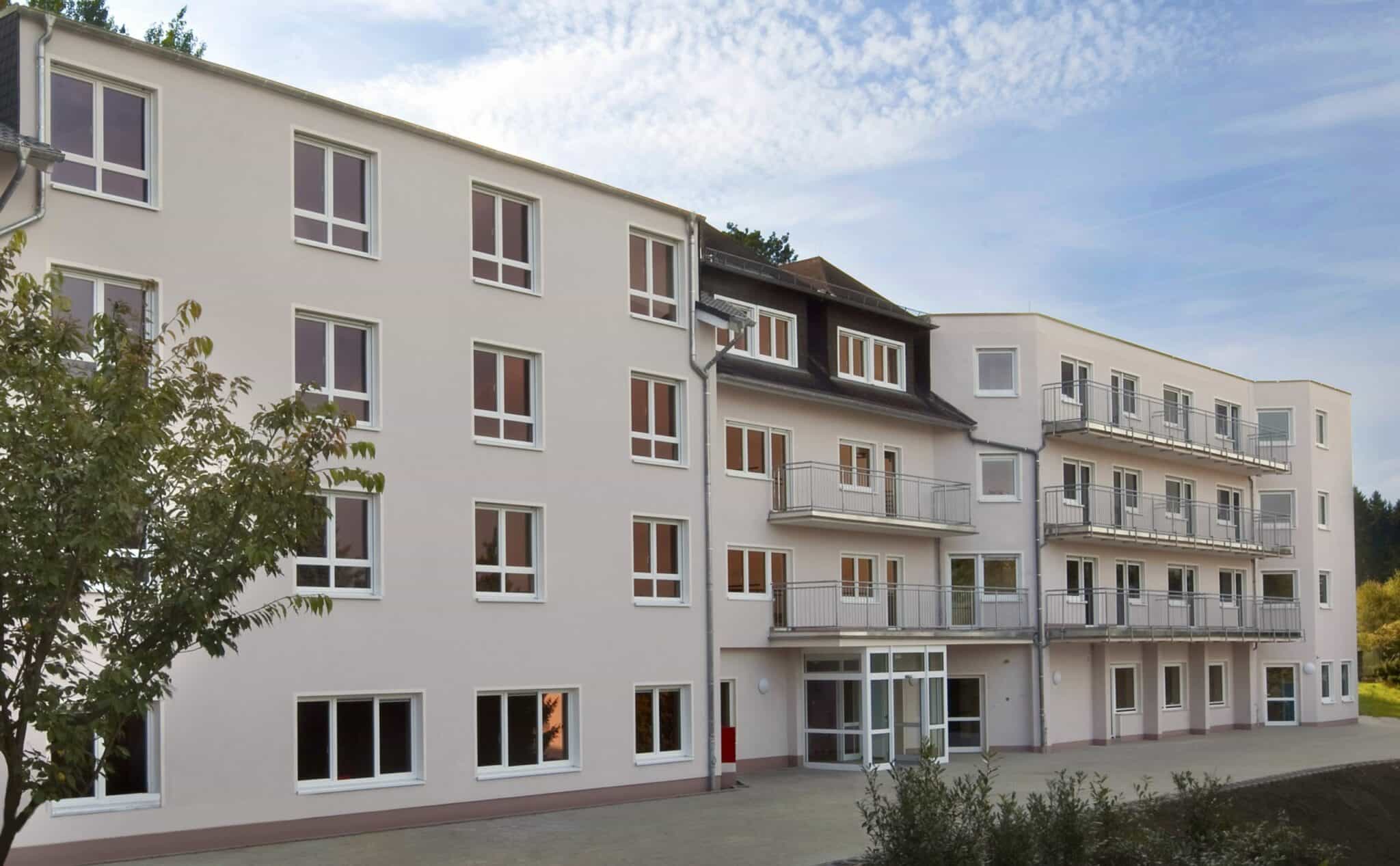 Pflegefachkraft (m/w/d) - Werde Teil einer Gruppe voller Möglichkeiten!  Birken-Honigsessen - AZURIT Seniorenzentrum BIRKEN - Pflegia