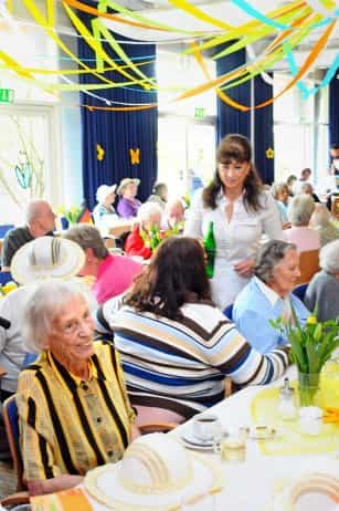 Gelernte Pflegehilfskraft mit 2 jähriger Ausbildung (w/m/d)  - Teamplayer:in mit Herz gesucht! Hamburg - Seniorenzentrum St. Markus - Pflegia