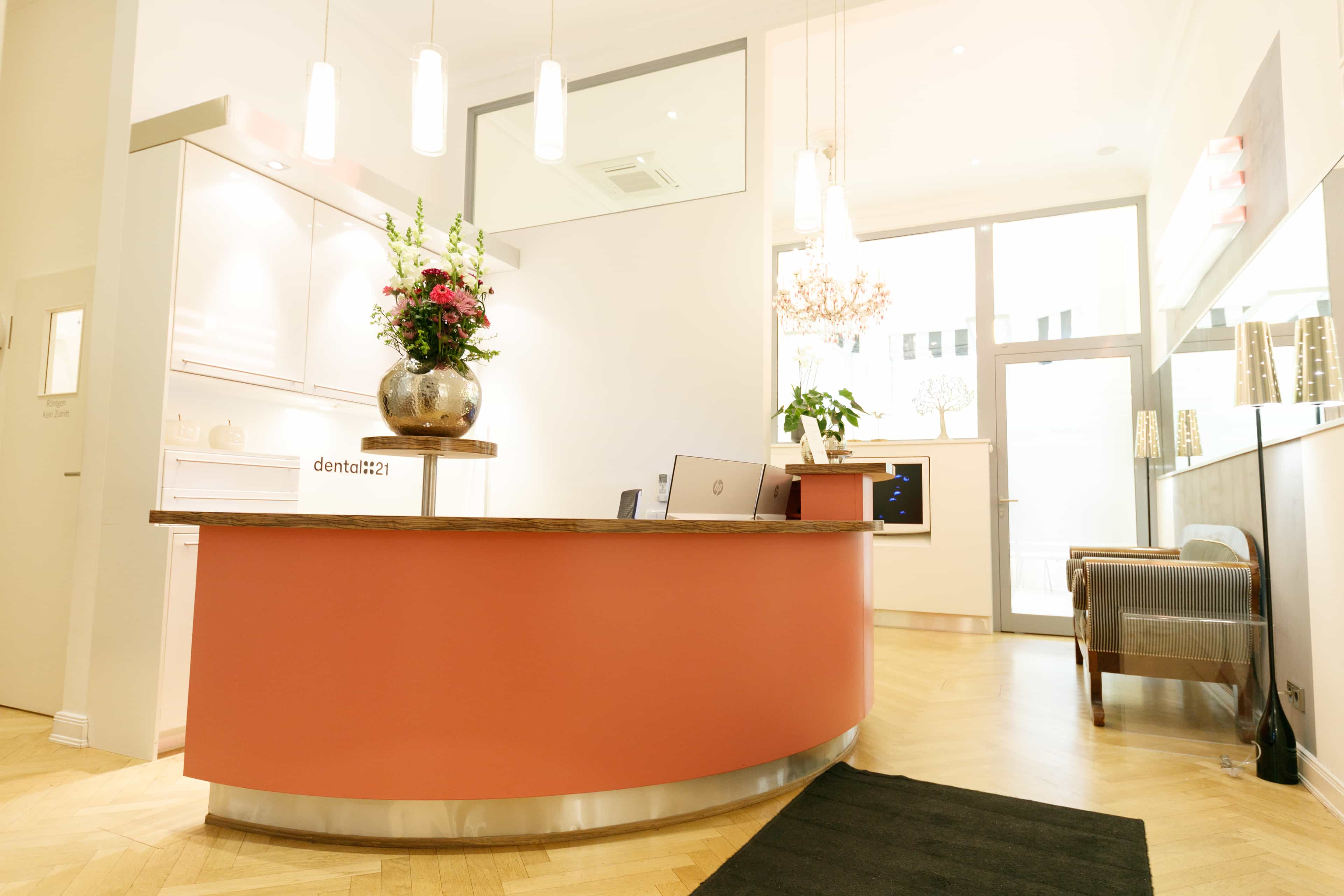 Zahnmedizinische:r Fachangestellte:r (m/w/d) - Werden Sie Teil des Teams! -  Dental21 Hamburg Rotherbaum - Pflegia