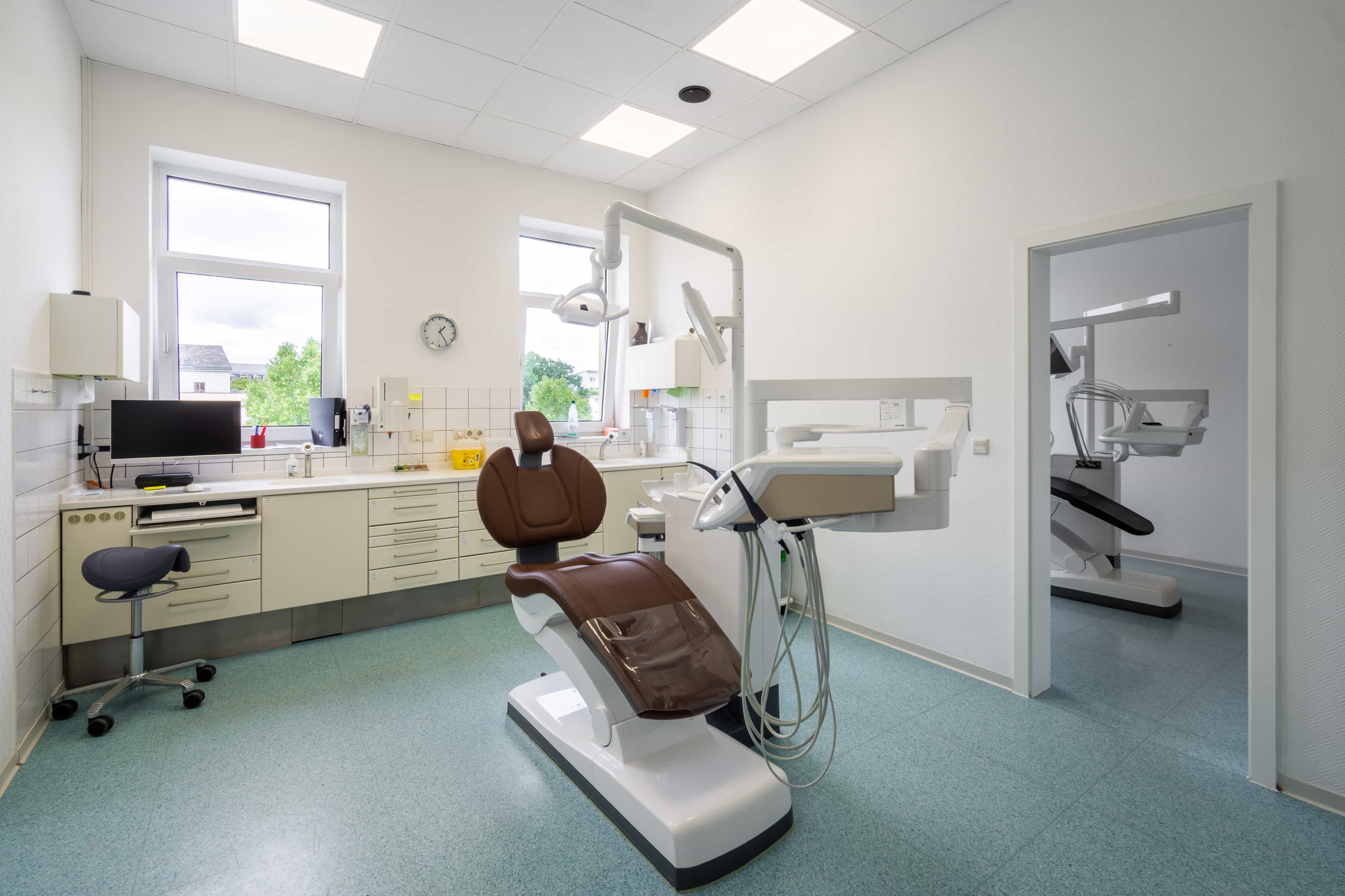 Zahnmedizinische:r Fachangestellte:r (m/w/d) - Werden Sie Teil des Teams! Dresden - Dental21 Dresden Neustadt - Pflegia