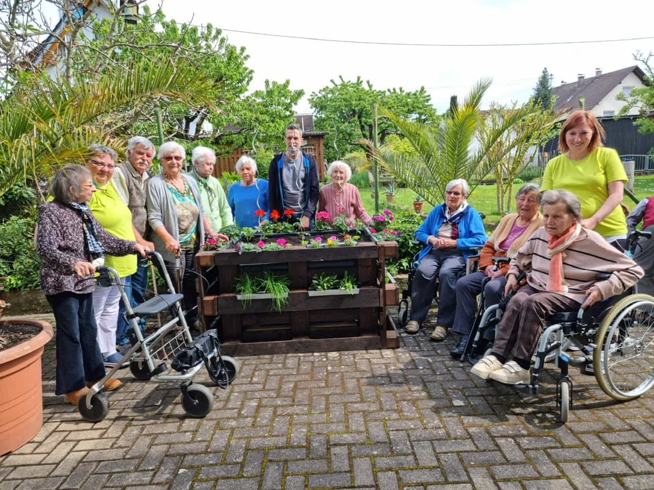 Pflegehelfer:in 1-jährig examiniert (m/w/d) im stationären Tagdienst - Gemeinsam Hand in Hand arbeiten! Hohberg - Haus Sonnenschein - Pflegia