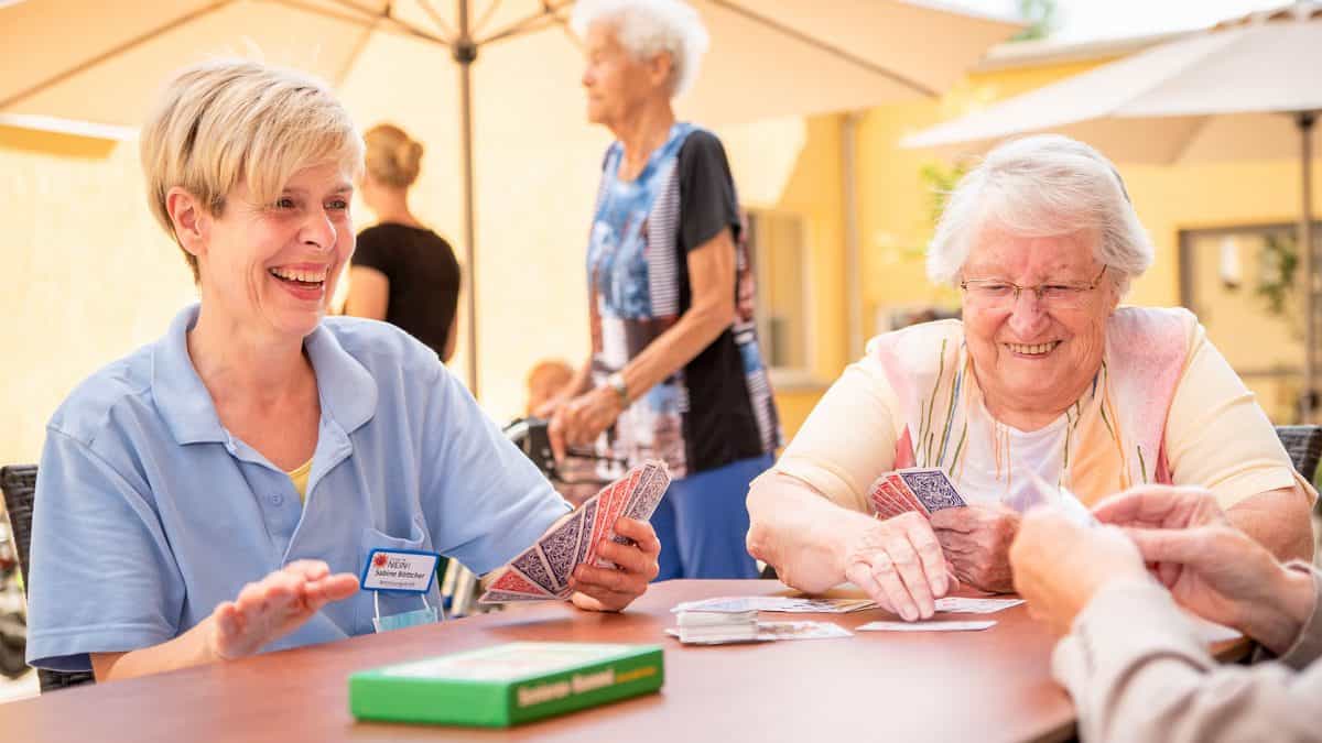 Pflegehilfskraft mit Berufserfahrung (w/m/d) - Hier bist Du richtig! Thalheim/Erzgeb. - AZURIT Seniorenzentrum DREI TANNEN - Pflegia
