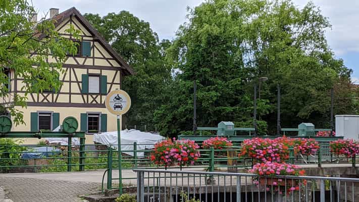 Gelernte Pflegehilfskraft (m/w/d) - Bring Deinen Sonnenschein zu Patient:innen! Rheinau - Pflege Sonnenschein - Pflegia