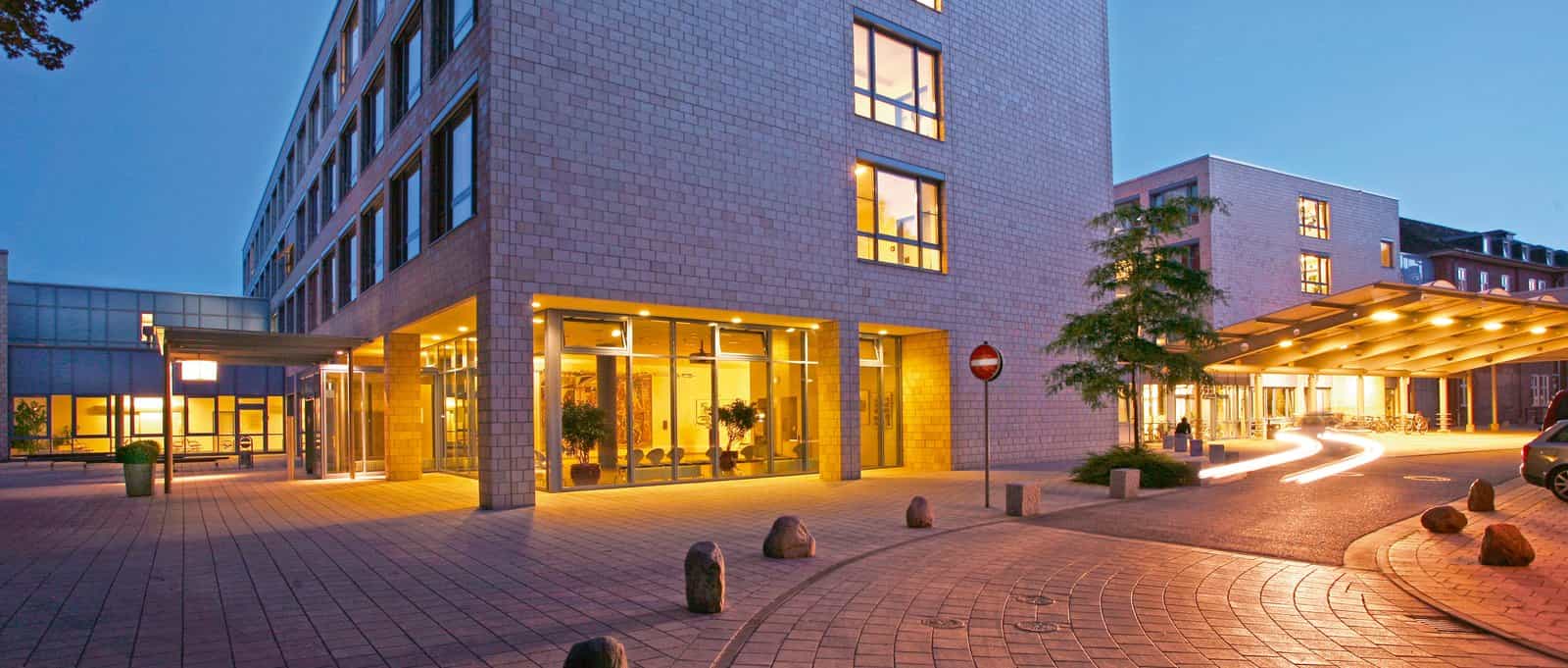 Pflegefachkraft (m/w/d) für Intensivpflege - Schön Klinik. Hallo Mensch. Hamburg - Schön Klinik Hamburg Eilbek - Pflegia