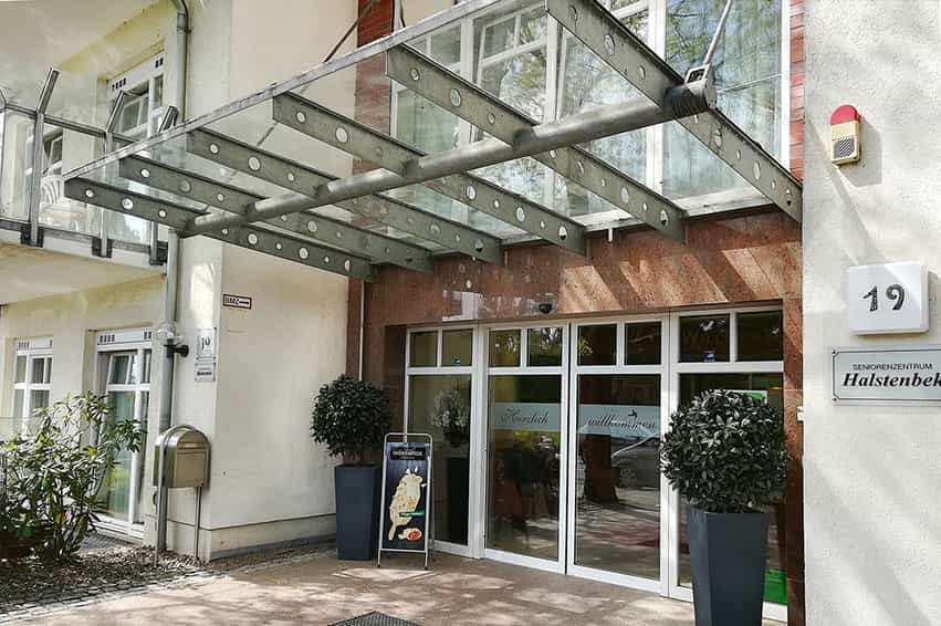 Gelernte Pflegehilfskraft (w/m/d)  - Humor wird bei uns auch gepflegt! Halstenbek - Senioren- und Therapiezentrum Haus Halstenbek - Pflegia