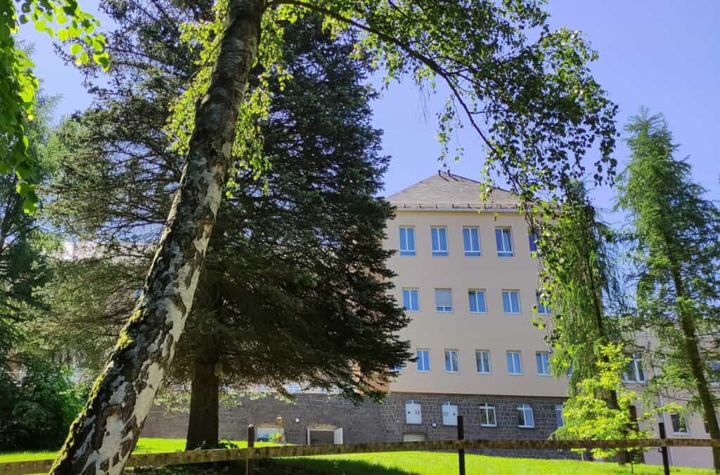 Gerontopsychiatrische Fachkraft (w/m/d) - Steig bei uns ein!  Aue-Bad Schlema - AZURIT Seniorenzentrum Alte Gleesbergschule - Pflegia