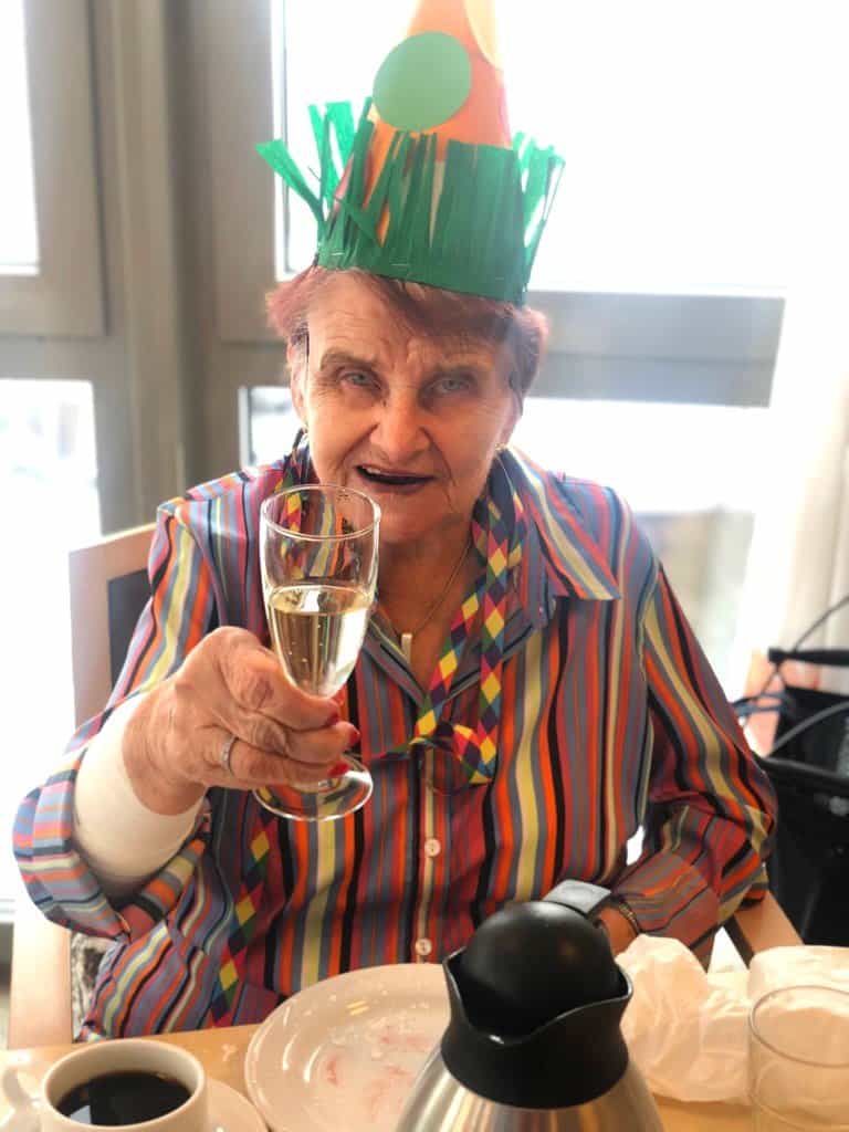 Pflegefachkraft (m/w/d) als Dauernachtwache in Teilzeit 50% - Gegenwart, die eine Zukunft hat! Buseck - Johanniter-Stift Buseck - Pflegia