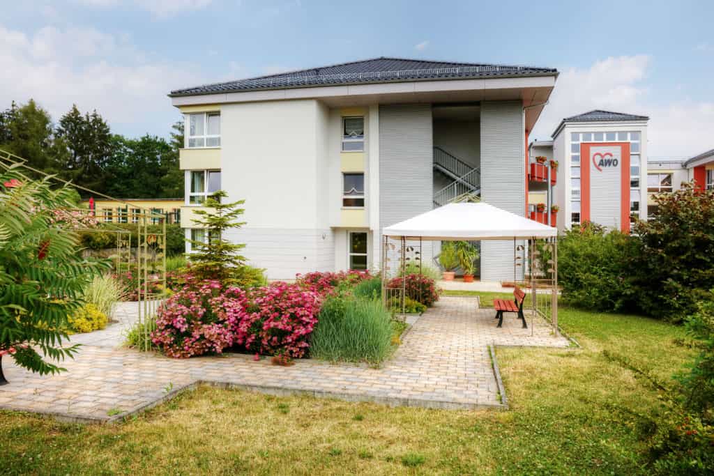 Pflegehilfskraft (w/m/d) mit Wunsch zur berufsbegleitenden Ausbildung ab 01.09.2026 - Komm in unser Team! - AWO Seniorenresidenz Camburg - Pflegia