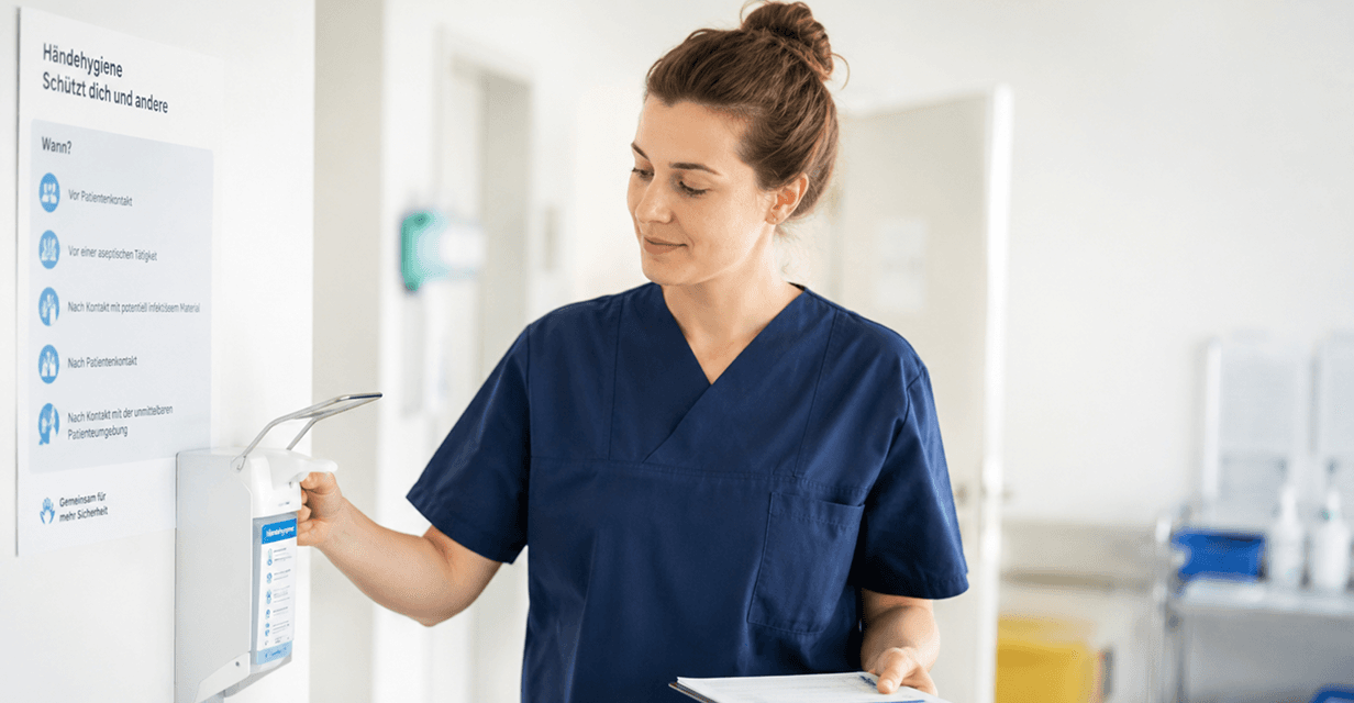 Hygienefachkraft in einer Pflegeeinrichtung