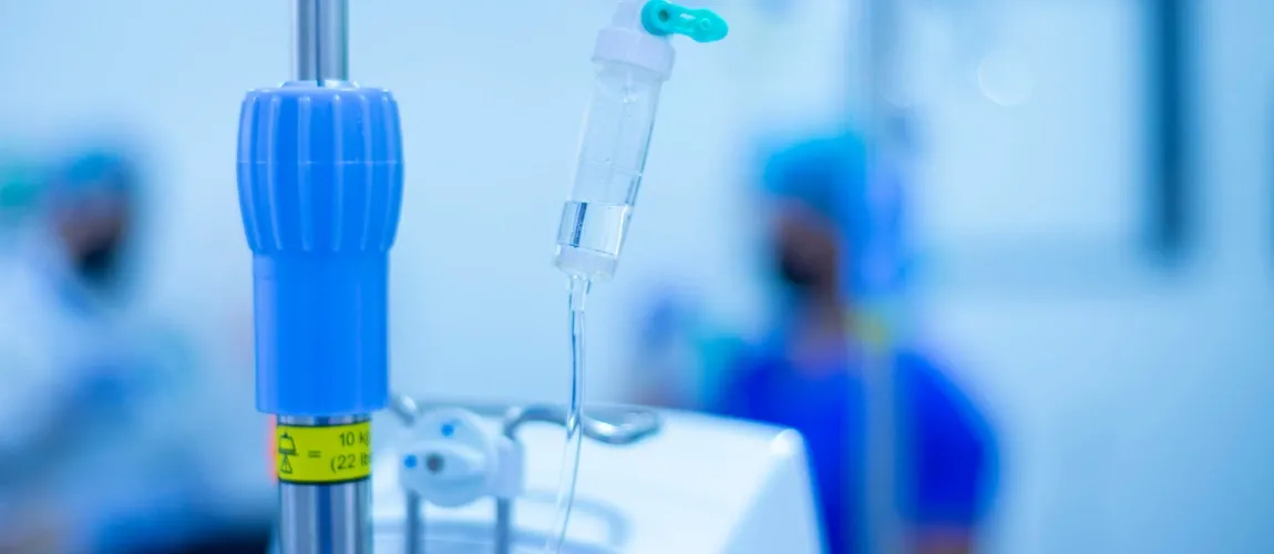 Narkosetropf in Nahaufnahme