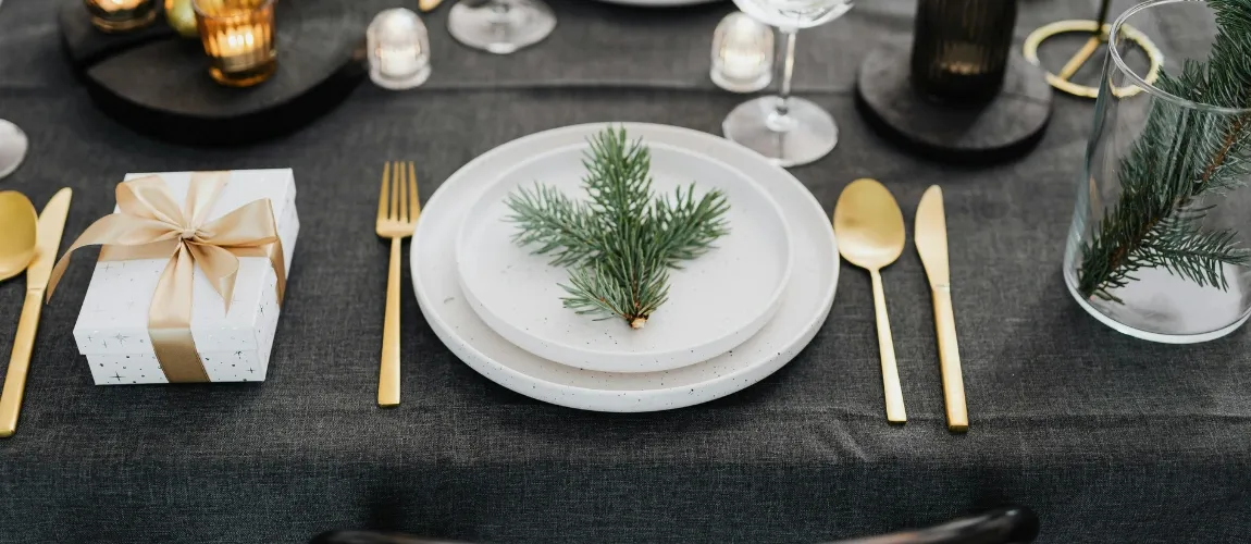 Ein festlich gedeckter Tisch